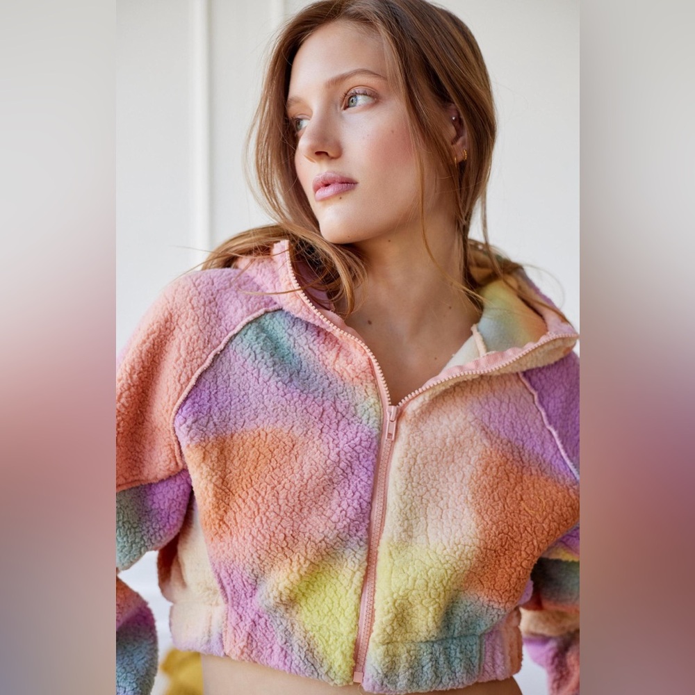Urban Outfitters Tie Dye Crop Hoodie 🌈